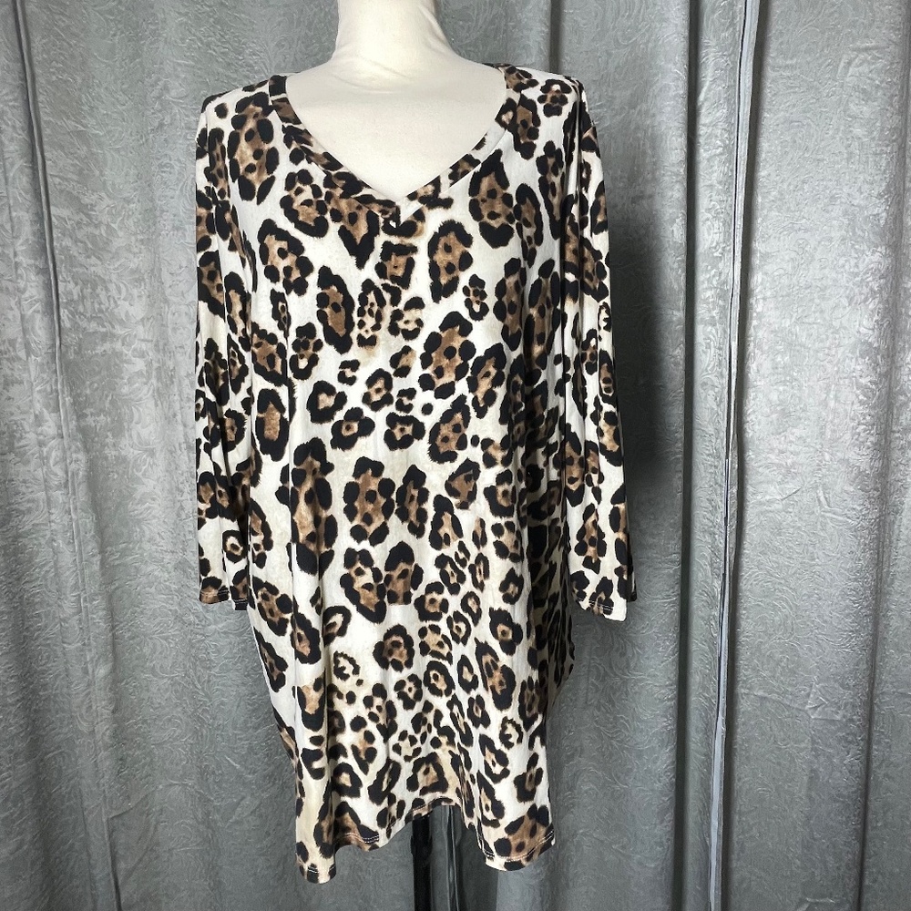 Women’s 28 Long x 24 Wide BohoBlu Animal Print Black/Tan/White V neck Top